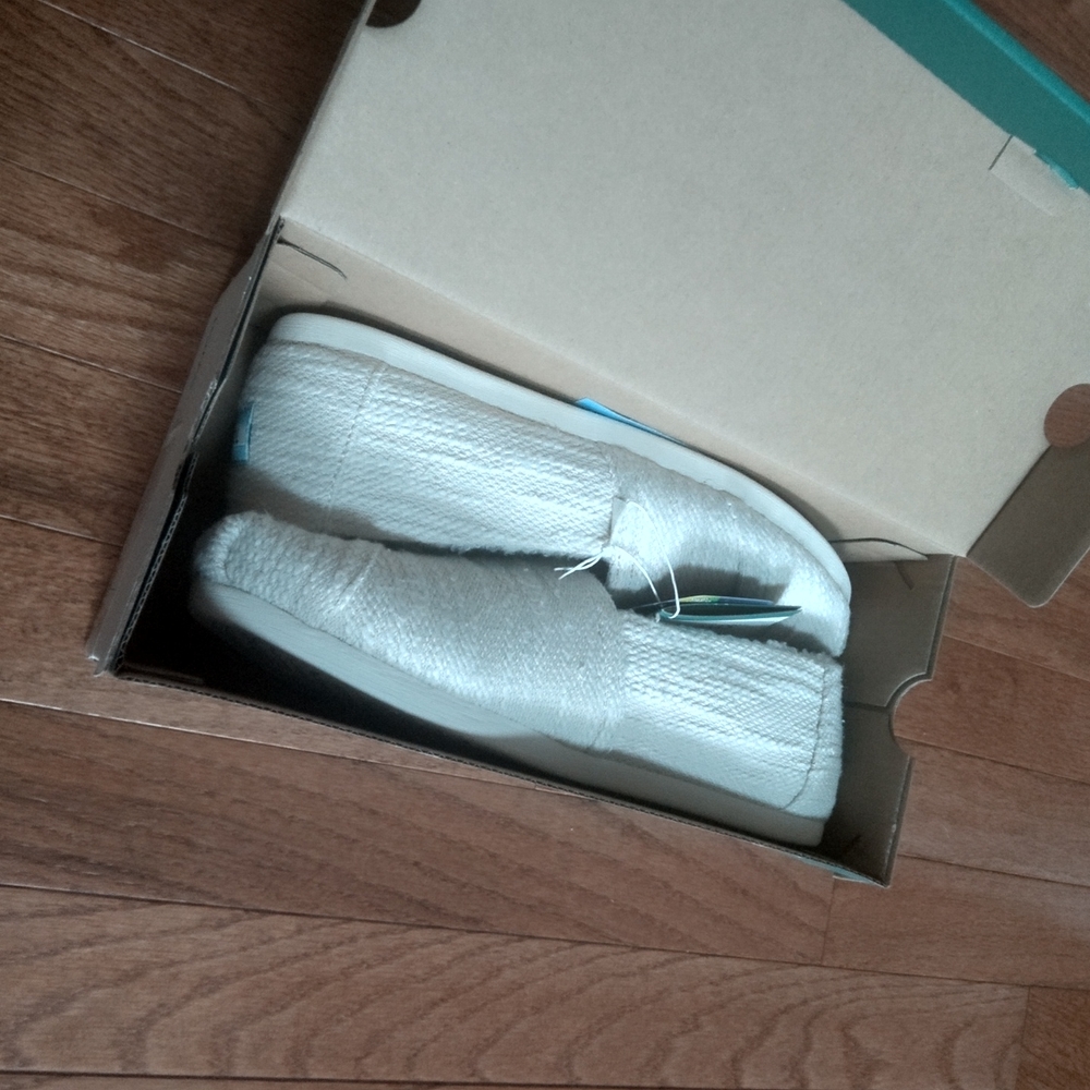Toms Espadrille NWT size 8